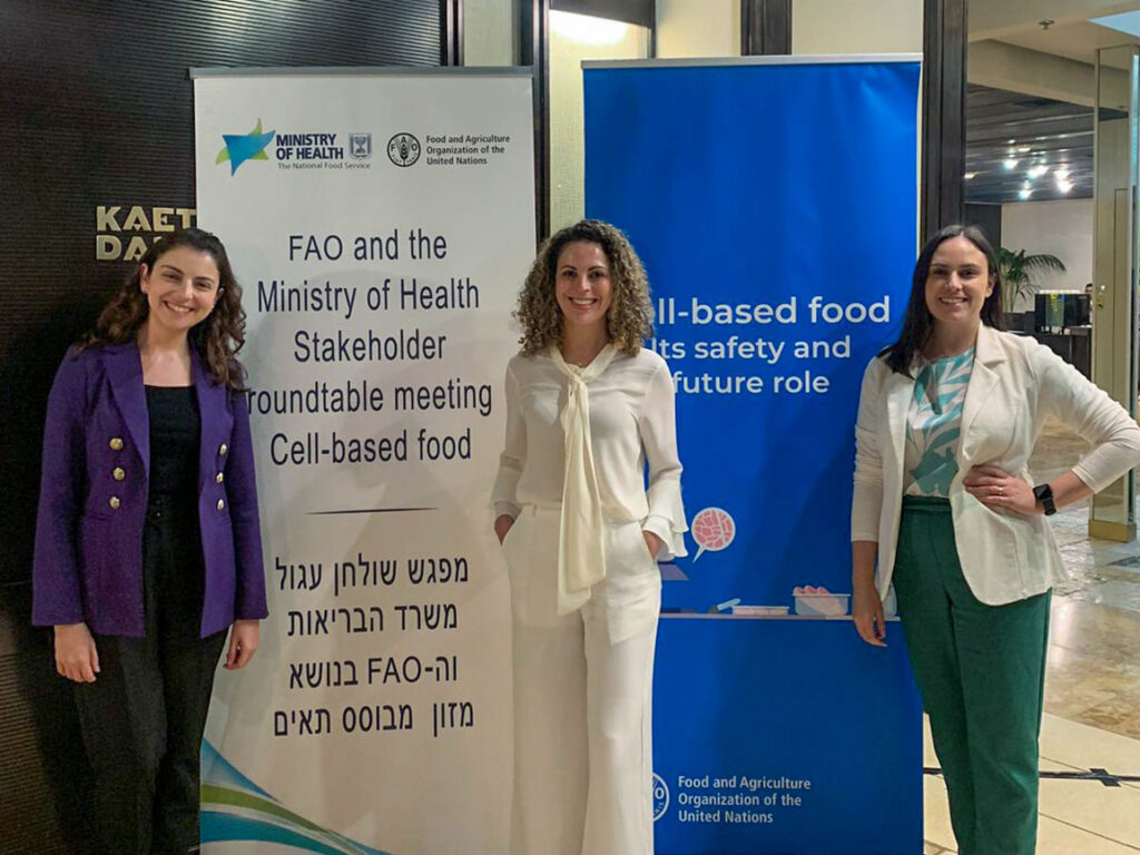 Year in review 2022 29 Gfi brazil science and technology specialist of cultivated meat dr. Amanda leitolis at the fao roundtable in tel aviv.
